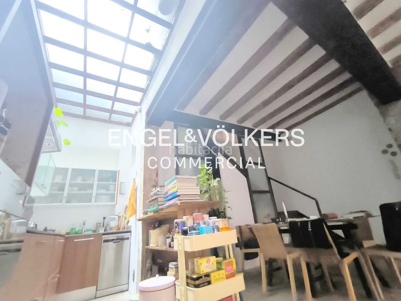 Foto b7f895a0-8f49-4015-99af-290892feee33. Local comercial a Raval Barcelona