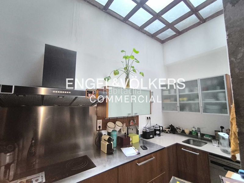 Foto e0e27db6-8d74-4582-ad18-62f1ad4628e0. Local comercial a Raval Barcelona