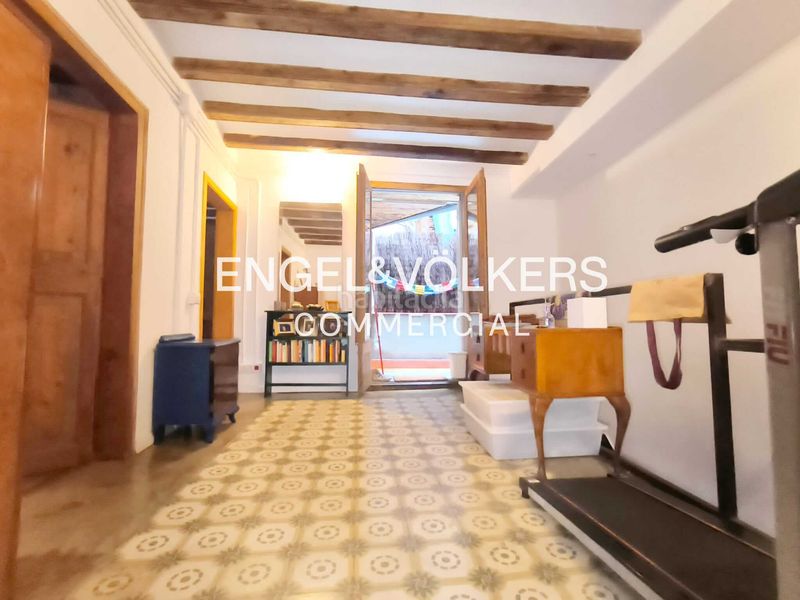 Foto eb443c50-ab0a-4fd2-a93a-10fc9d8d269e. Local comercial a Raval Barcelona
