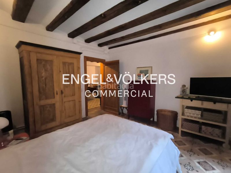 Foto f57bc29e-a578-4def-aec7-78a192de6159. Local comercial a Raval Barcelona