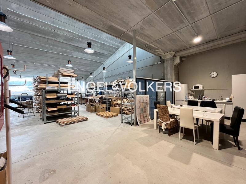 Foto 22d69806-9ce1-45ec-b481-17e1f41f79d1. Capannone industriale in Centre Badalona