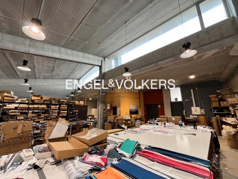 Foto 3da7b34e-4b05-43c4-857a-f59197957b79. Capannone industriale in Centre Badalona