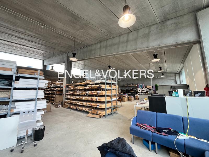 Foto 55e3c038-e7a9-4d8c-b129-63cc14a1477e. Capannone industriale in Centre Badalona