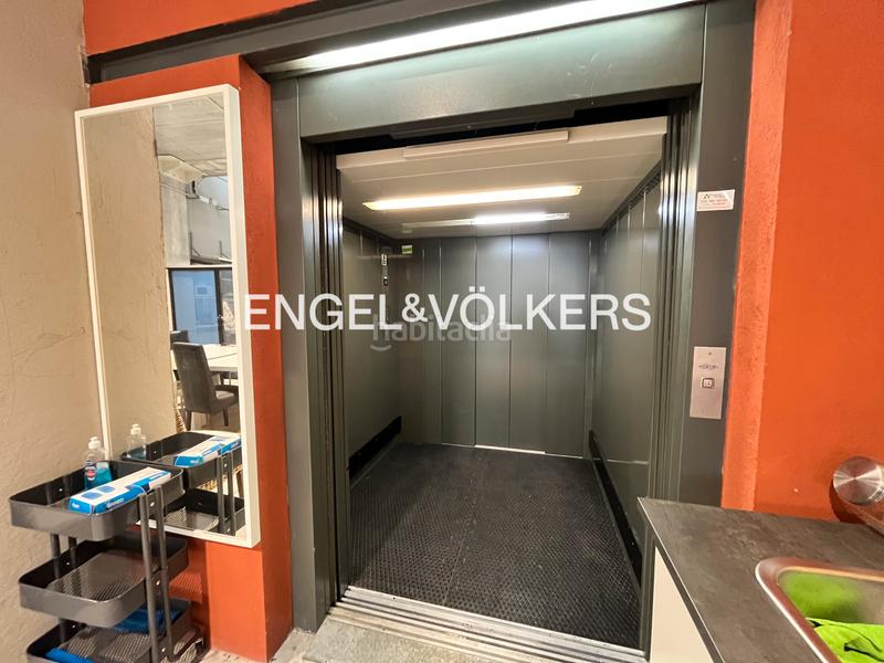 Foto a8e07e3b-8fb0-4c92-9995-a87adb6a80d4. Capannone industriale in Centre Badalona