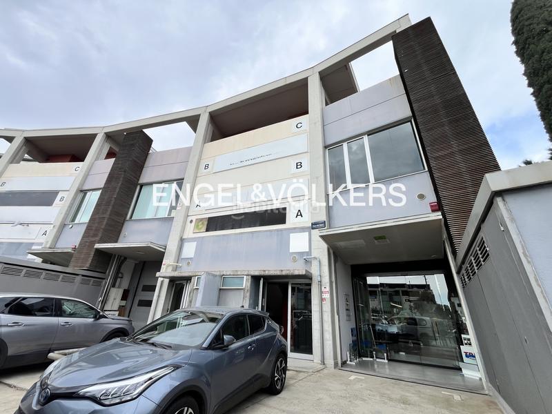 Foto be930ff0-b5d0-40ab-be8f-4bc0ee468d23. Capannone industriale in Centre Badalona