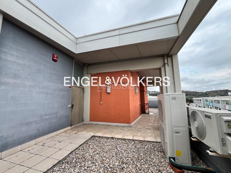 Foto d50f2100-6ea4-4755-bffd-c06e7f8bcbc0. Capannone industriale in Centre Badalona