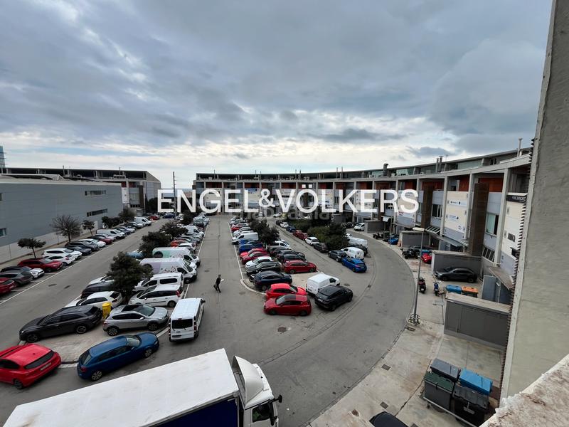 Foto e1b11d7a-185d-433c-b402-aa6c47b28af2. Capannone industriale in Centre Badalona