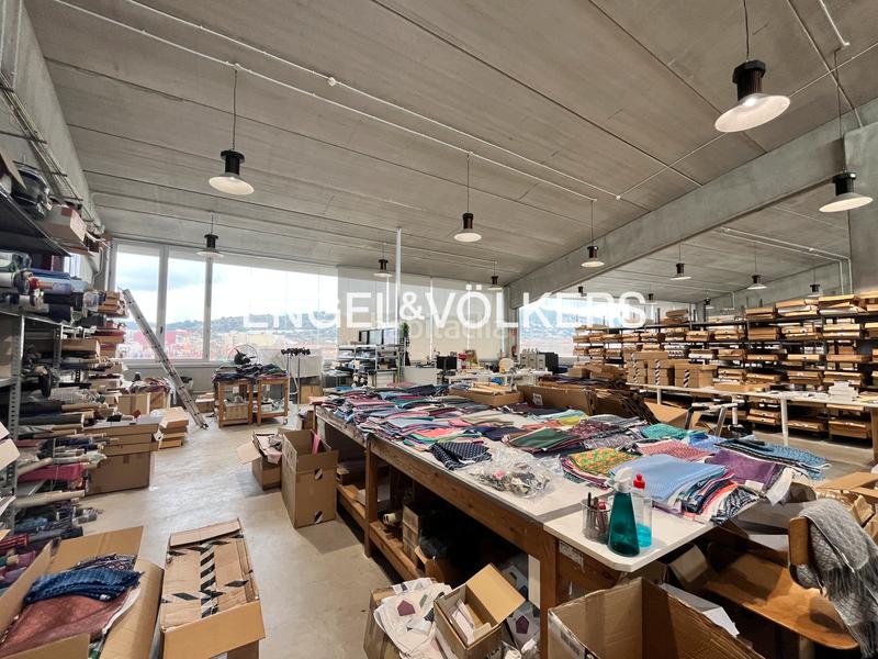 Foto fdf8df6a-aa5a-465d-a47d-156d34c3edec. Capannone industriale in Centre Badalona