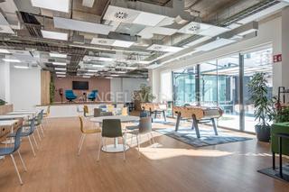 Lloguer Oficina a El Parc i la Llacuna del Poblenou. Oficina plug amp play de 60 a 98 desks en alquiler