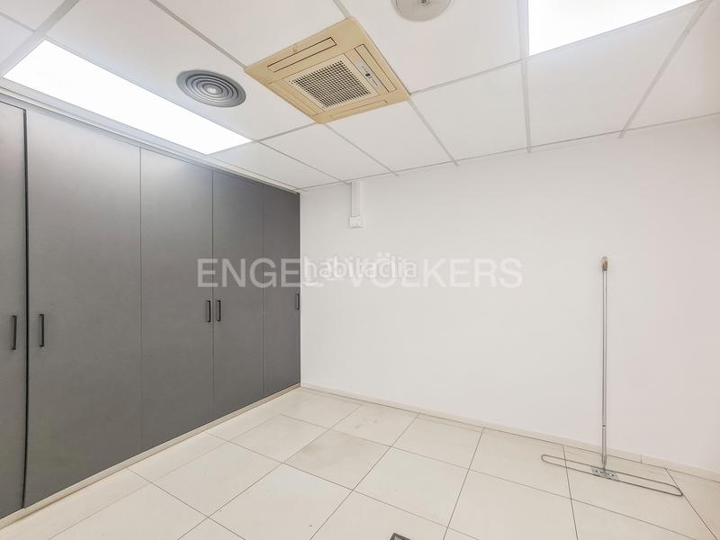 Foto 4704229e-e020-48cd-a75e-93579d476db5. Alquiler oficina luminosa oficina en plaça catalunya en Barcelona