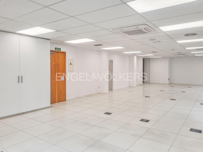 Foto 2b27988a-3d9b-4ec6-8f9c-f1cda28c5961. Rent office space in Gòtic Barcelona