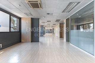 Rent Office space in Diagonal Mar i el Front Marítim del Poblenou. Gran oficina con vistas al mar en front marítim del poblenou