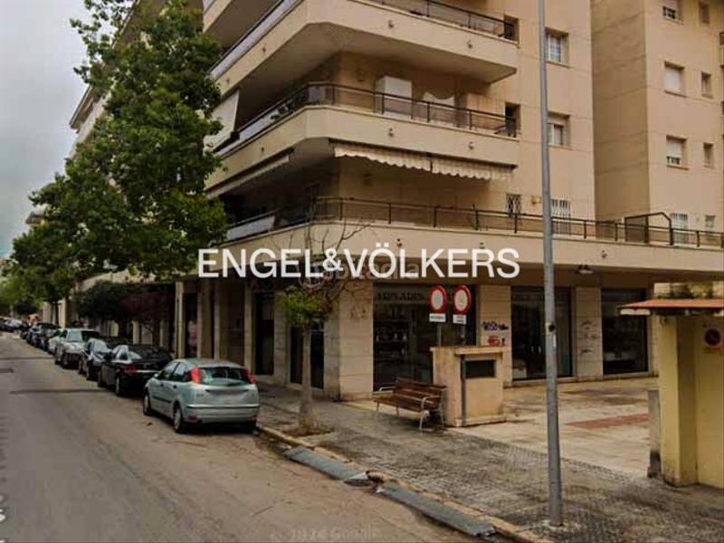 Foto 84220158-aeed-457d-852d-928e38352c90. Alquiler local comercial alquiler de gran local en Vilanova i la Geltrú