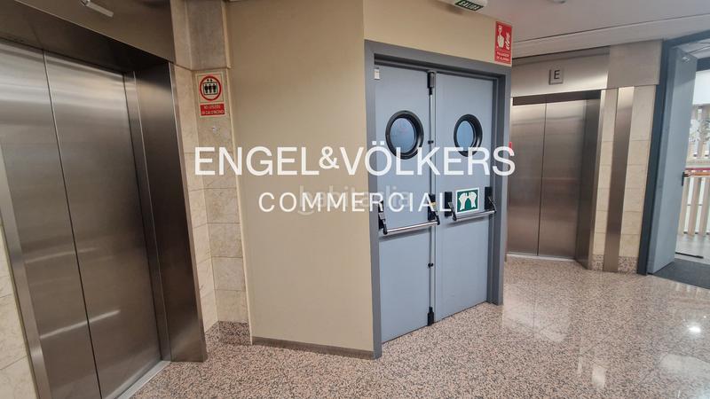 Foto 4165e630-cfae-4bcf-928d-40b619e80eae. Oficina s en venta con vistas increíbles en Barcelona