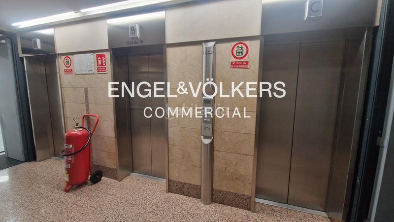 Foto fcb3675f-9db7-48c2-8438-19fb6d6471a1. Oficina s en venta con vistas increíbles en Barcelona