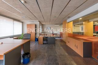 Bureau à Dreta de l´Eixample. Oficina en venta en castillejos