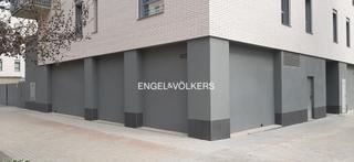 Miete Geschäftsraum in Centre-Eixample-Can Llobet. Local esquinero de nueva construcción en alquiler