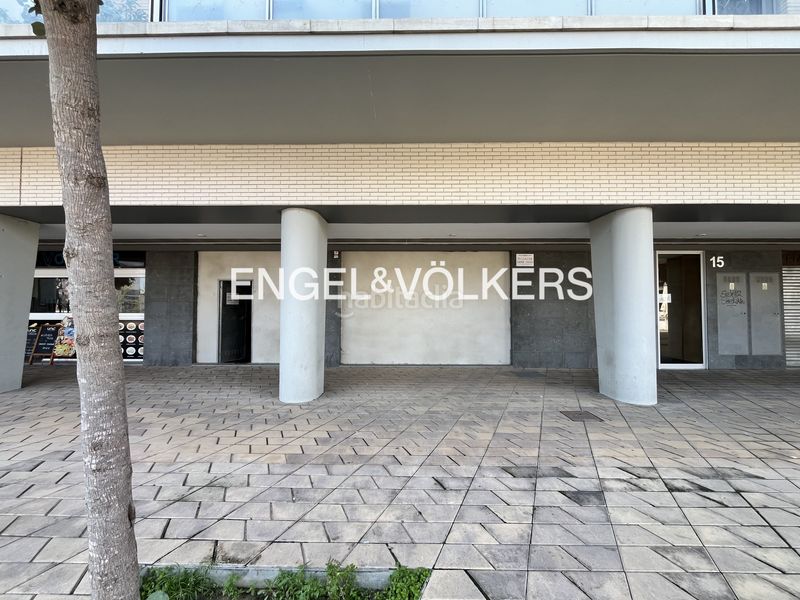 Foto 65e50304-87f3-475e-b388-fb8038cf6b46. Lloguer local comercial a Centre Badalona