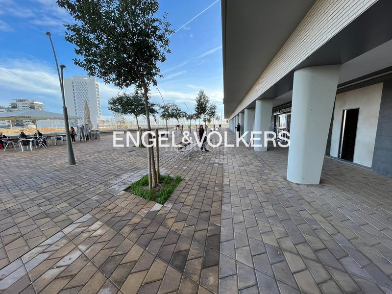 Foto 6b31f041-ff02-4195-b3e0-f148bde9b4d4. Lloguer local comercial a Centre Badalona