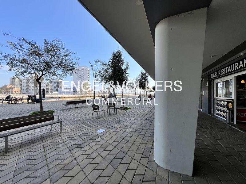 Foto 6e979f82-c79c-42c8-837d-facce381a346. Lloguer local comercial a Centre Badalona