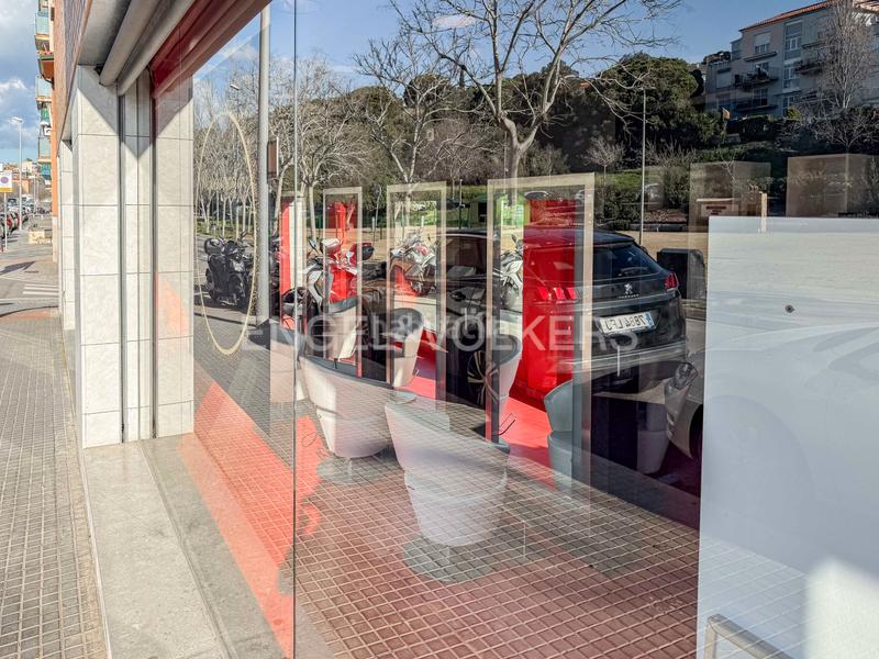 Foto 3e36eda1-95e7-4495-8634-71f46228bdbb. Local comercial  ideal para centro estético o peluquería en Calella