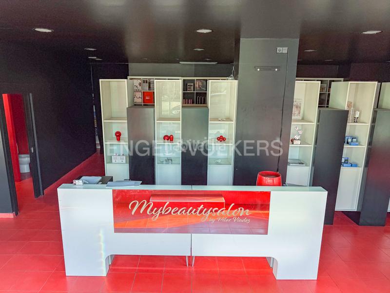 Foto 9dfac7ef-a7ca-47d6-ba35-5e64cb292411. Local comercial  ideal para centro estético o peluquería en Calella