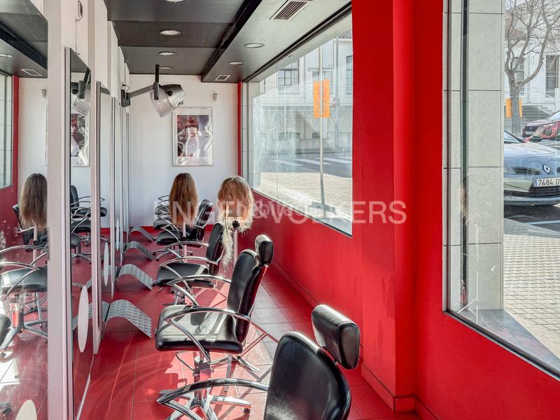 Foto ae7770c1-b1f9-462f-9da6-d26b61ce1115. Local comercial  ideal para centro estético o peluquería en Calella