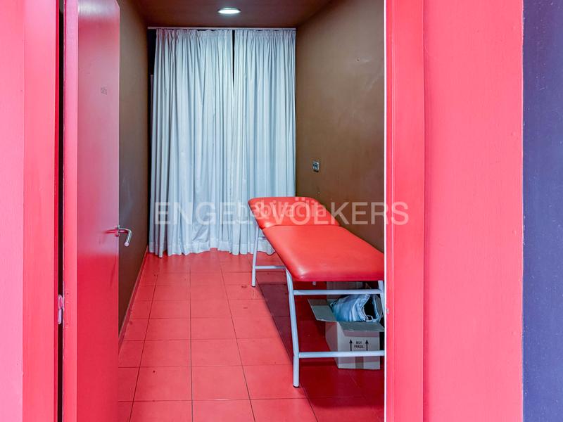 Foto f1086cb6-423f-45a7-908a-be840d39d56b. Local comercial  ideal para centro estético o peluquería en Calella