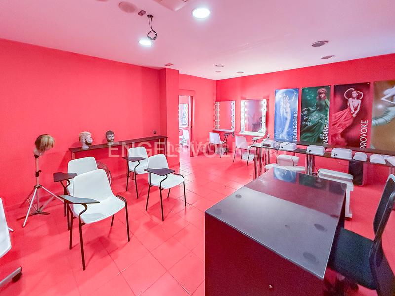 Foto f40fadf6-ec68-4c4d-875c-283182c5b0f0. Local comercial  ideal para centro estético o peluquería en Calella