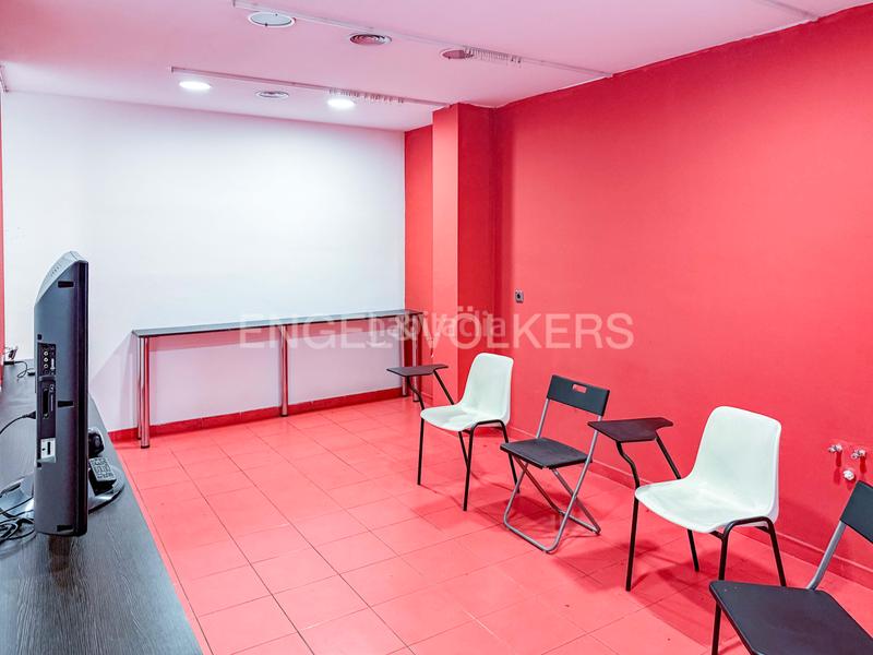 Foto f8009f8d-cd9b-48d4-b6b9-f7ebcbeb0c74. Local comercial  ideal para centro estético o peluquería en Calella