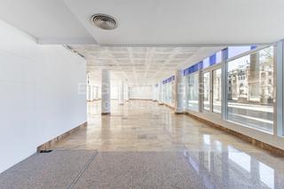Miete Büro in Gòtic. Increíble oficina sobre la rambla