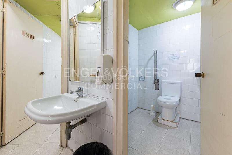 Foto 2635fa4f-f00d-4c7e-b17b-772ae454a2e9. Rent office space in Gòtic Barcelona