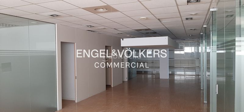 Foto 45c54bf1-4b9a-44cf-b4fb-69ba62a08d8c. Oficina  a la venta en edificio corpotativo. en Sant Cugat del Vallès