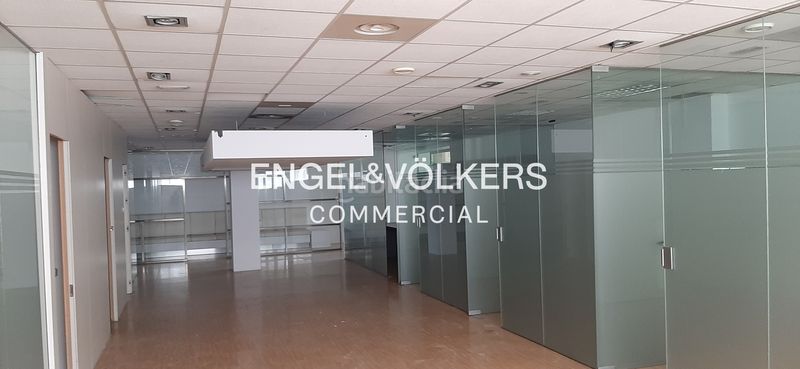 Foto 492f8af2-4706-4f65-9b90-ee6a9b9d2261. Oficina  a la venta en edificio corpotativo. en Sant Cugat del Vallès