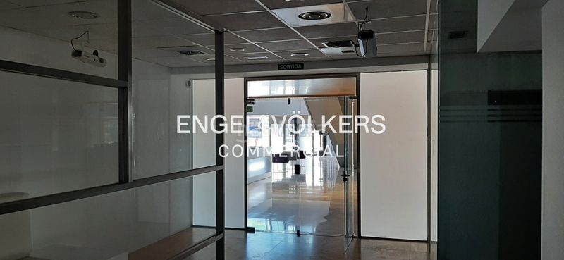 Foto ca15631c-bd83-4b08-86f8-665179d09688. Oficina  a la venta en edificio corpotativo. en Sant Cugat del Vallès