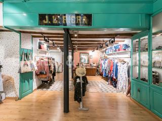 Lloguer Local Comercial a Vila de Gràcia. Local emblemático junto a gran de gràcia