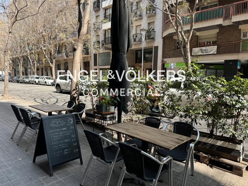Foto 9d1c1e9c-f6ed-4191-8856-3f7f4a41a405. Alquiler local comercial traspaso de bar en Sant Antoni en Barcelona