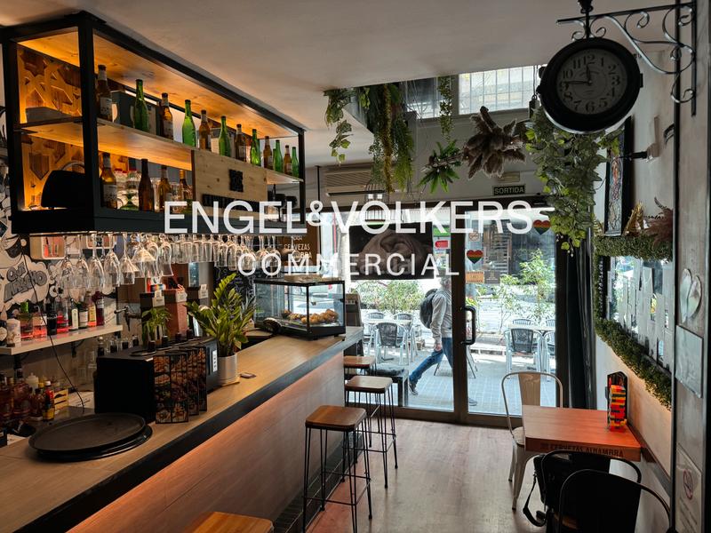 Foto c3219db9-f99a-498a-a9e6-7513bfbd3764. Alquiler local comercial traspaso de bar en Sant Antoni en Barcelona