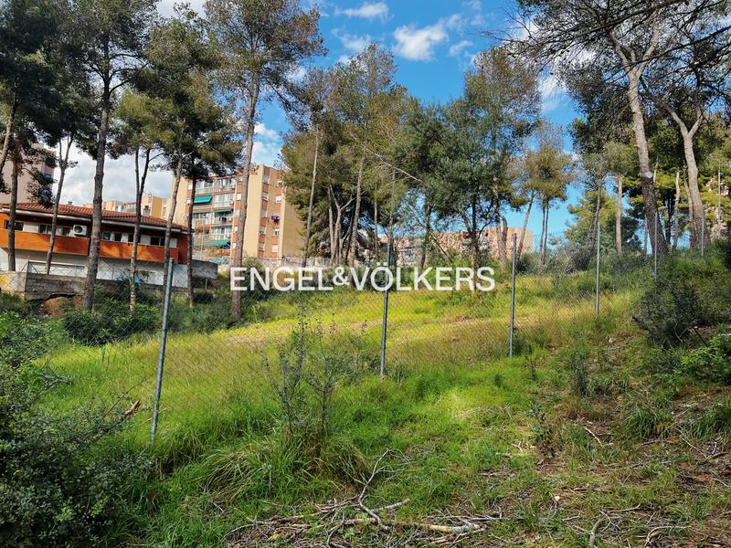 Foto f8fca52a-ffb7-4226-9293-59c4e976bf76. Residential plot in Mas romeu Calafell