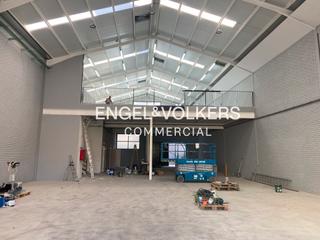 Miete Fabrikhalle in Centre. Nave industrial de 700m en alquiler en lhospitalet