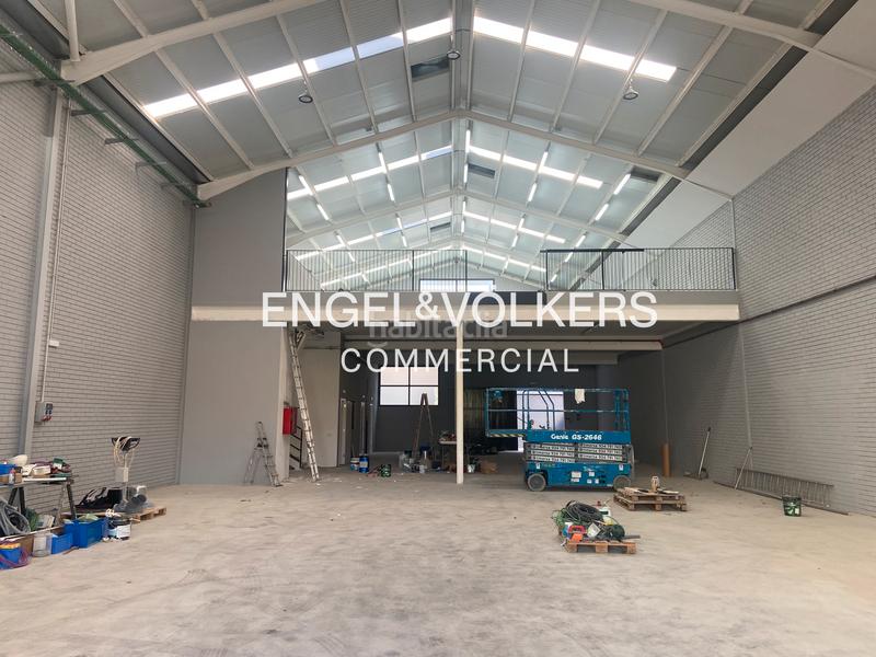 Foto 876a3b60-9f09-42bd-b8e7-21d24abf10e7. Rent industrial building in Centre Hospitalet de Llobregat (L´)