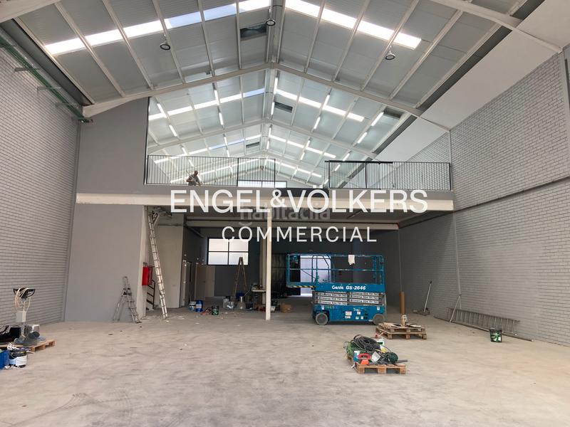 Foto a4718267-da79-4a5a-bc33-e4263fa34671. Rent industrial building in Centre Hospitalet de Llobregat (L´)