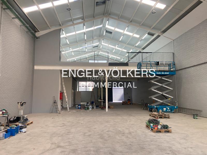 Foto eb90bdea-ccfc-41d2-be88-cf3bc1971766. Rent industrial building in Centre Hospitalet de Llobregat (L´)