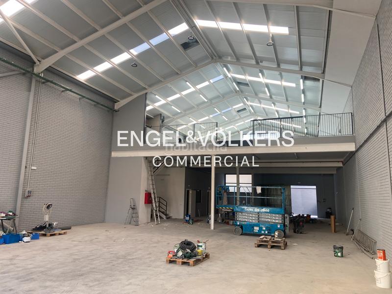 Foto fba39943-13b0-40f5-b6cd-f657bd5d915d. Rent industrial building in Centre Hospitalet de Llobregat (L´)