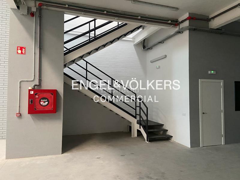 Foto fcfb2577-2dab-48d9-92a7-053d63b722db. Rent industrial building in Centre Hospitalet de Llobregat (L´)