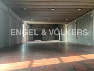 Lloguer Nau industrial a Centre. Nave en alquiler