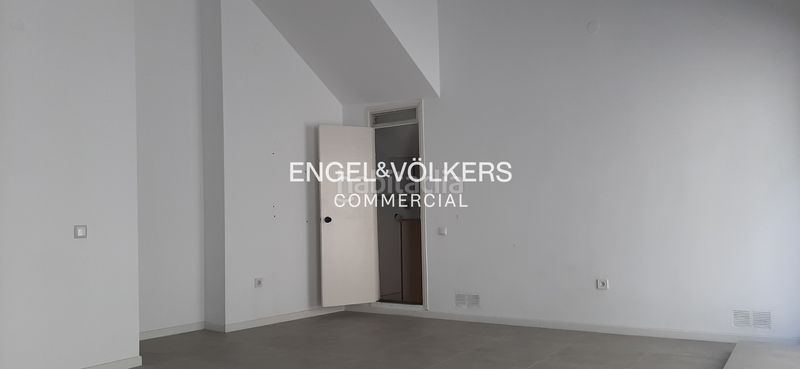 Foto fca11549-df5c-4426-8795-db973234863e. Local comercial  en venta junto a la calle santiago rusiñol en Sant Cugat del Vallès