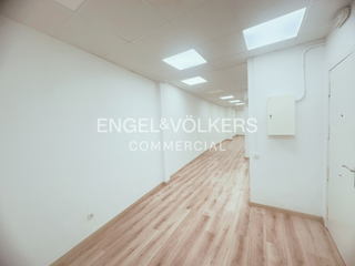 Rent Office space in Dreta de l´Eixample. Oficina diafána con balcón en rambla catalunya