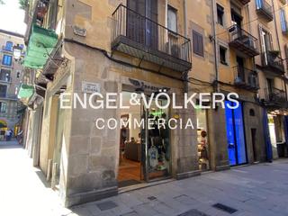 Lloguer Local Comercial a St. Pere - Sta. Caterina - El Born. Local esquinero en el corazón del born