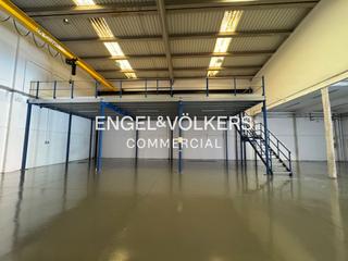 Lloguer Nau industrial a Sant Joan-TV3. Nave en alquiler con patio en sant joan despí